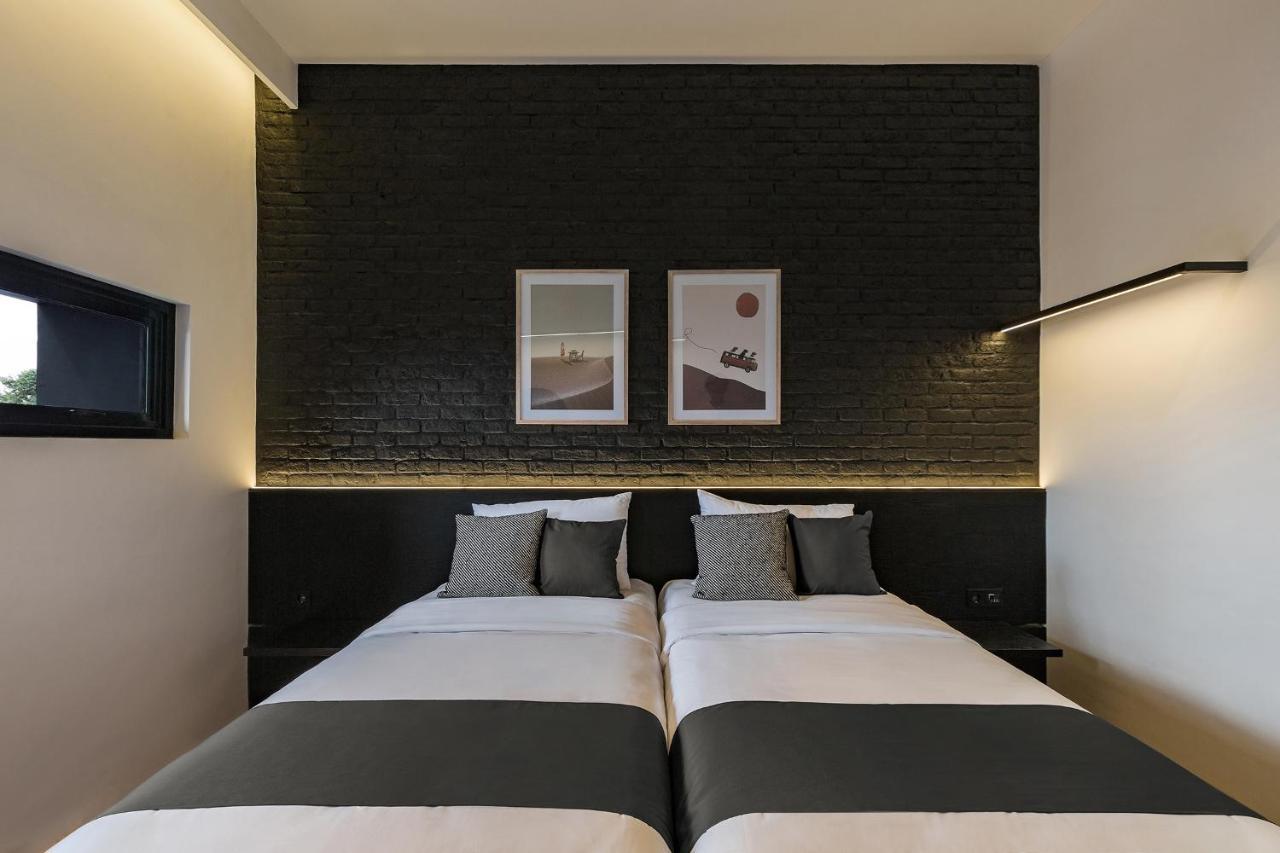 Qub Rooms Semarang Exterior foto