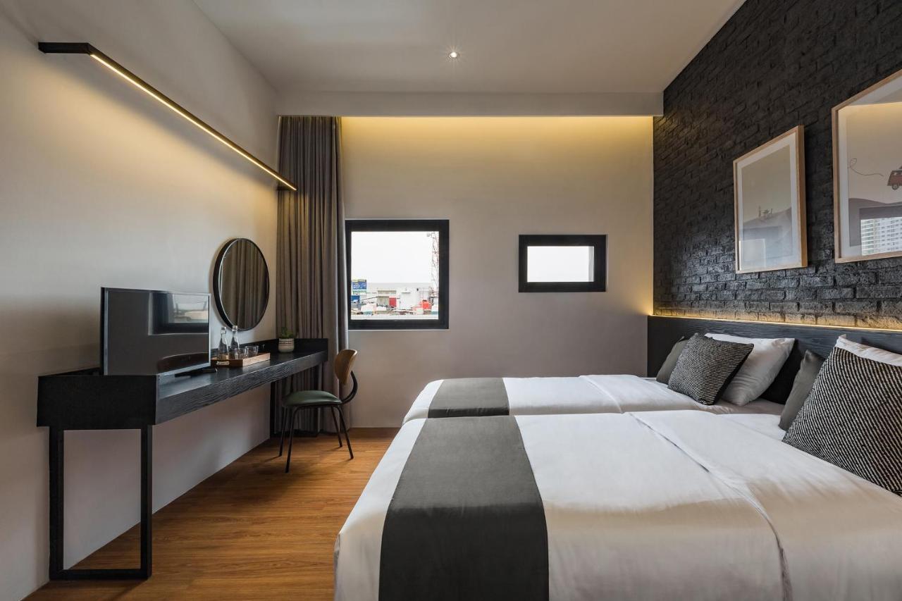 Qub Rooms Semarang Exterior foto