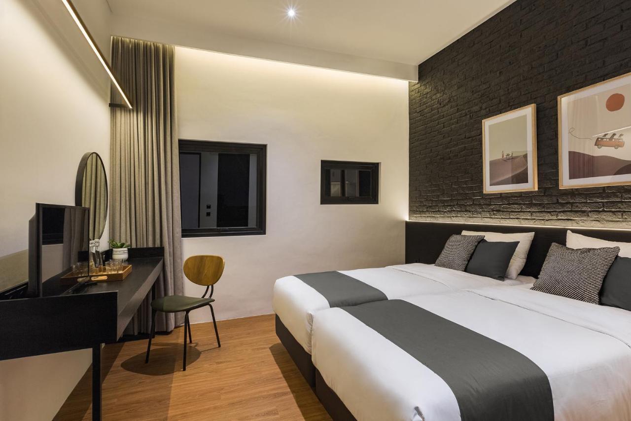Qub Rooms Semarang Exterior foto