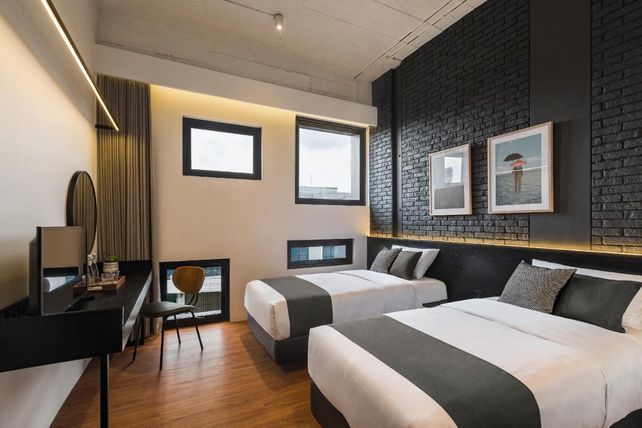 Qub Rooms Semarang Exterior foto